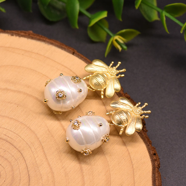 Bee Pearl Inlay Zircon
Drop Earrings