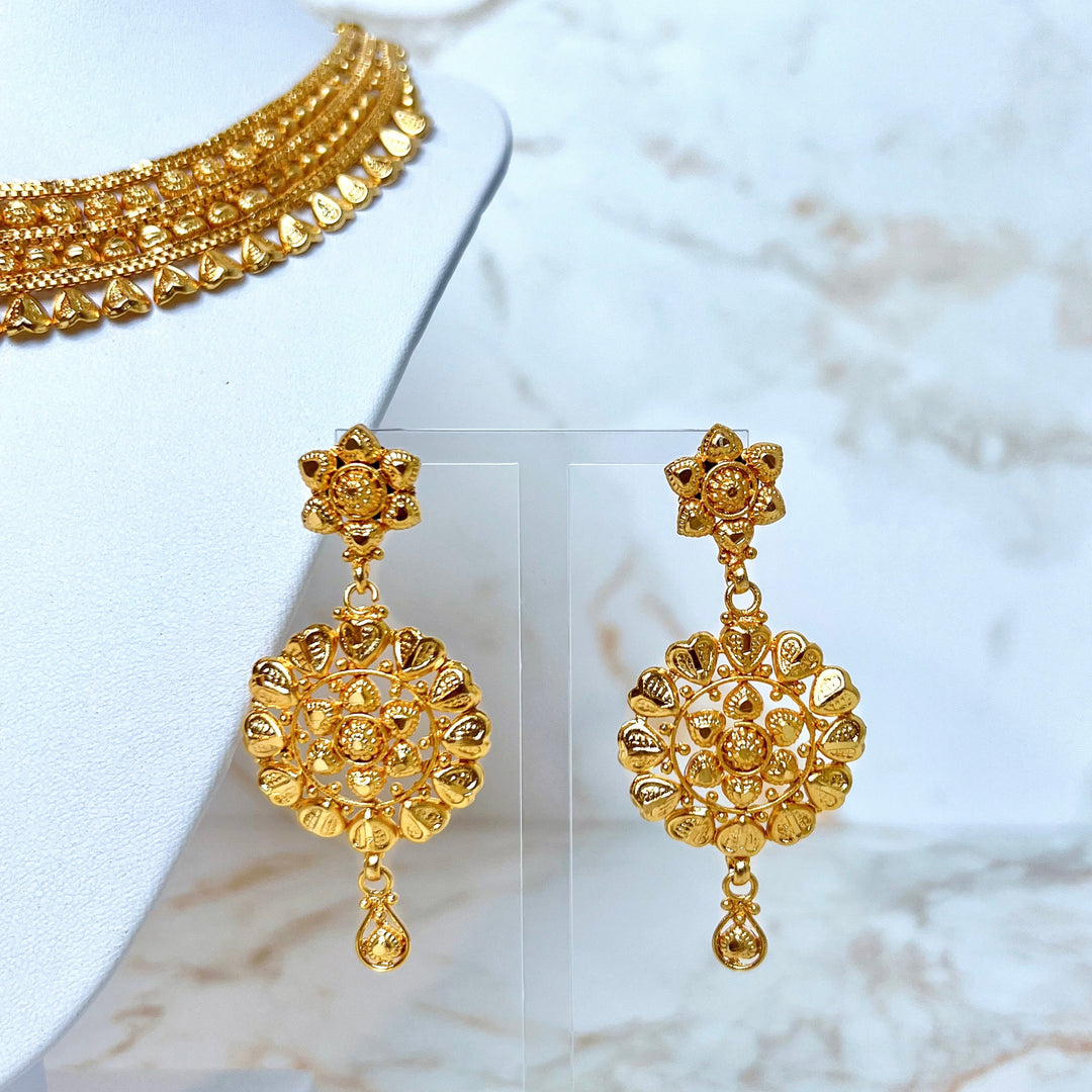 Gold Detailed Necklace Set