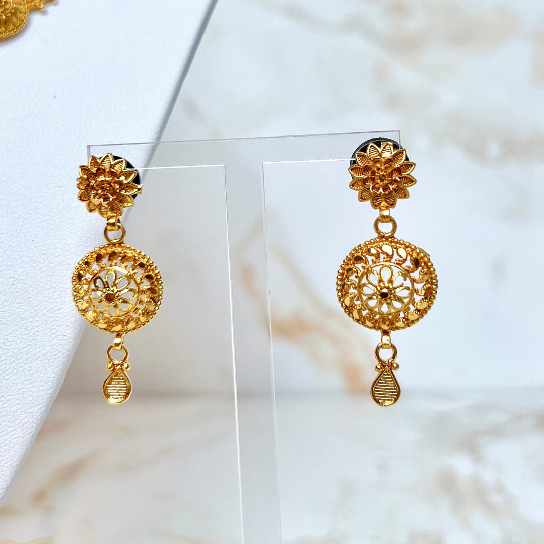 Gold Detailed Necklace Set