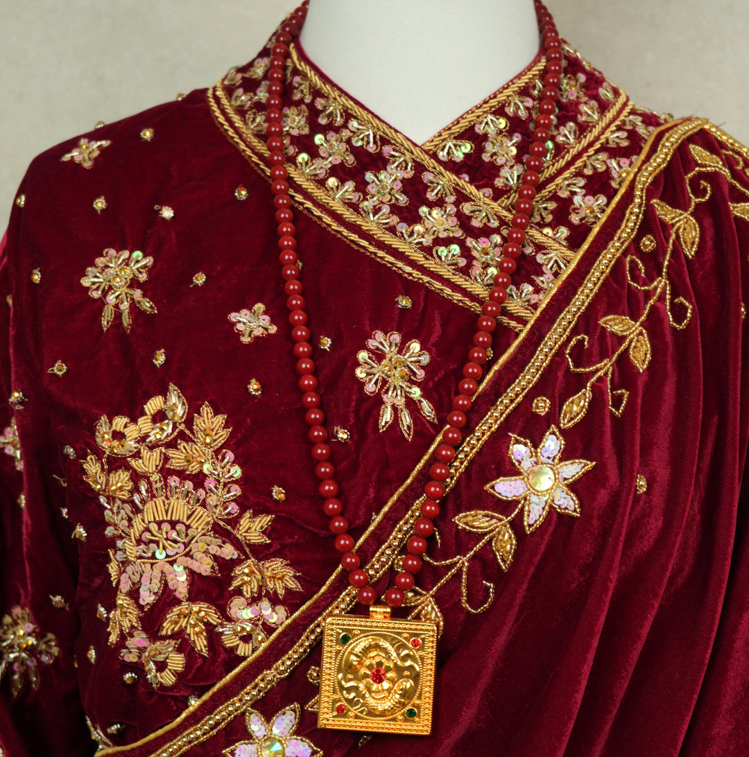Jantar Pendant Necklace