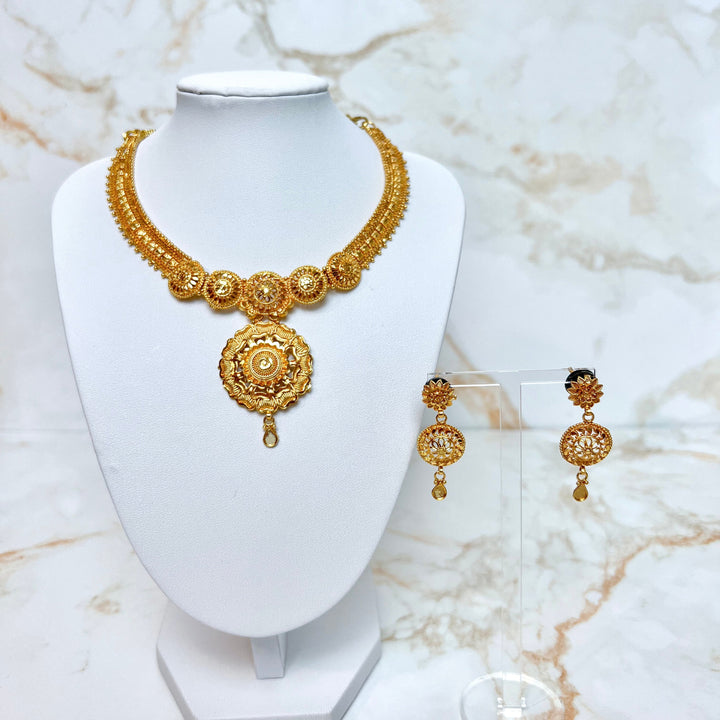 Gold Detailed Necklace Set