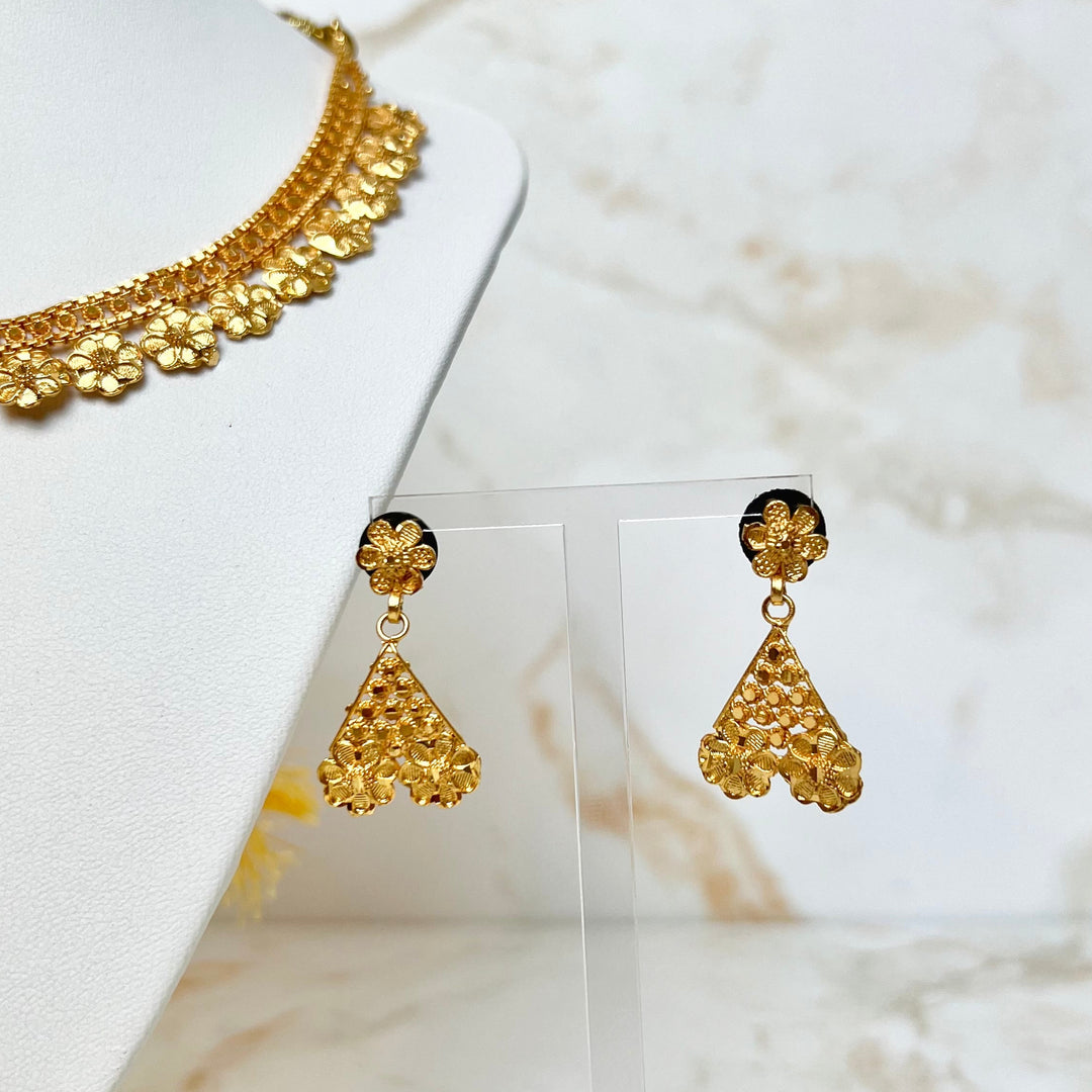 Gold Detailed Necklace Set