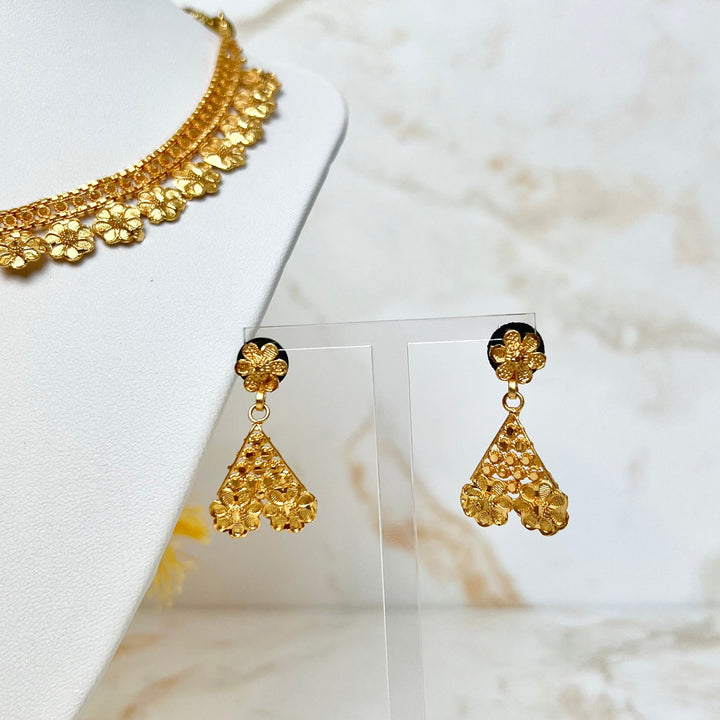 Gold Detailed Necklace Set